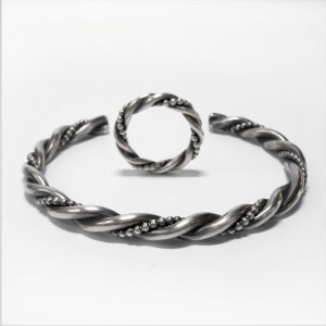 "Laddaka" Ring und Armreif aus Silber